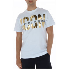 Image 4 : T-shirt Icon homme noir print métallisé doré, look casual style premium, porté avec un pantalon marine — Delvale