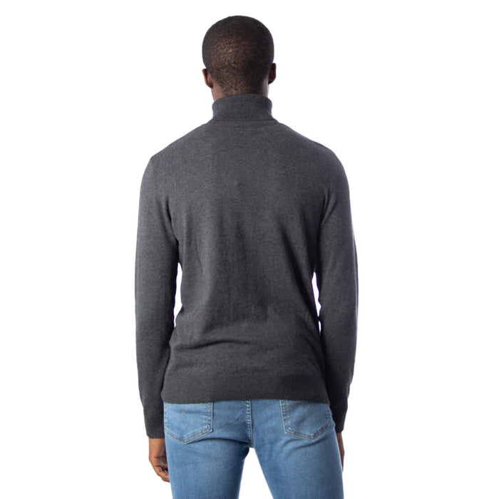 Image 2 : Pull homme Jack & Jones bleu col montant, détail encolure et matière — delvale