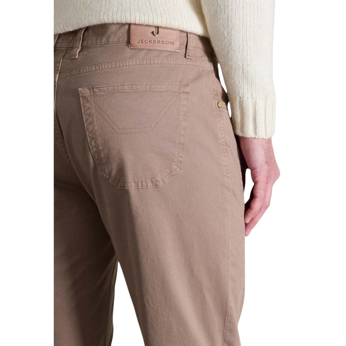 Image 3 : Détail des renforts genoux et surpiqûres du pantalon Jeckerson homme beige premium — Delvale