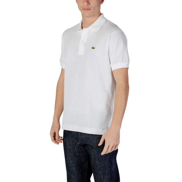Image 3 : Détail du polo Lacoste homme blanc, mise en avant du crocodile emblématique brodé sur le côté gauche de la poitrine — Delvale