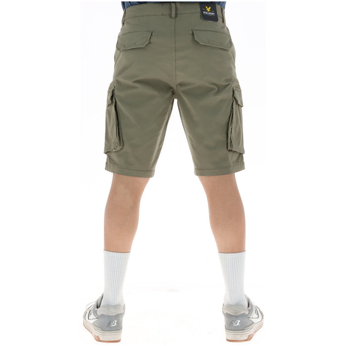 Image 2 : Vue de face du short cargo Lyle & Scott homme en coton kaki, fermeture bouton, poches frontales et cargo — Delvale
