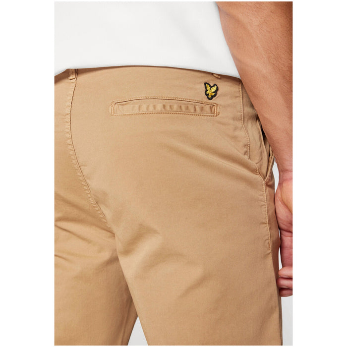 Image 3 : Pantalon beige Lyle & Scott homme, vue de profil et coupe moderne — Delvale