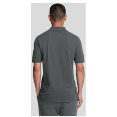 Image 2 : Polo Lyle & Scott homme gris détail impression signature — Delvale