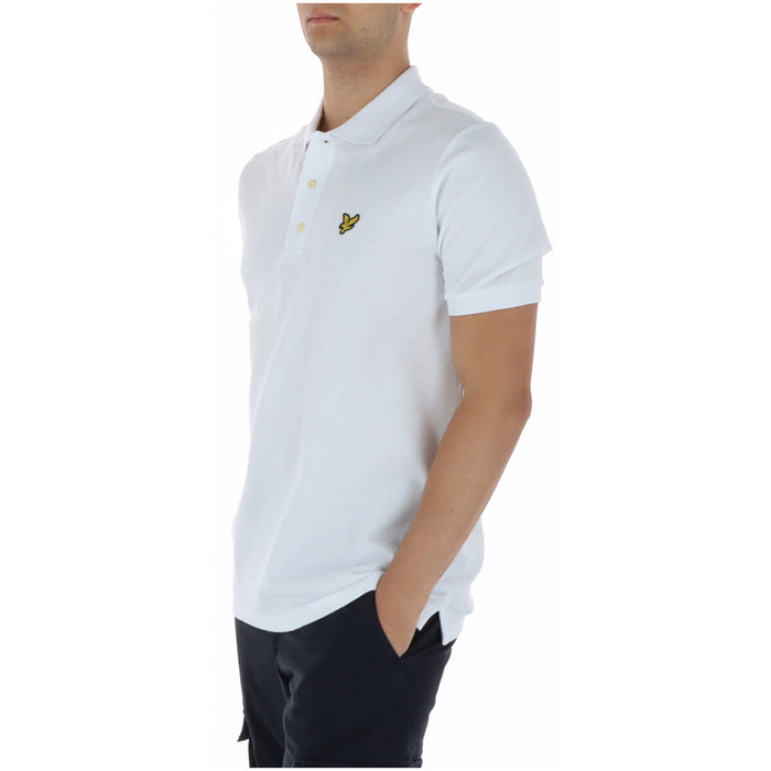 Image 3 : Détail de l'aigle brodé Lyle & Scott en jaune et noir sur polo blanc, broderie signature heritage — Delvale
