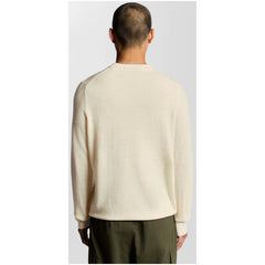Image 2 : Détail maille premium pull Lyle & Scott beige chiné, texture laine et finitions soignées — Delvale