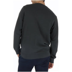 Image 2 : Détail aigle brodé or sur sweat Lyle & Scott gris anthracite — Delvale