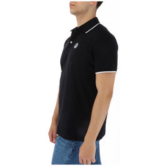 Image 3 : Polo homme North Sails noir, zoom sur badge logo rond brodé poitrine gauche fond blanc — Delvale