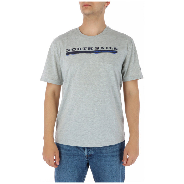 Image 1 : T-shirt North Sails homme gris chiné, imprimé logo North Sails centré sur la poitrine, col rond, manches courtes, porté avec un jean — Delvale