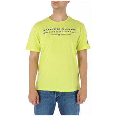 Image 1 : T-shirt homme North Sails jaune vif à imprimé logo Newport Rhode Island marine, porté de face sur fond blanc — Delvale