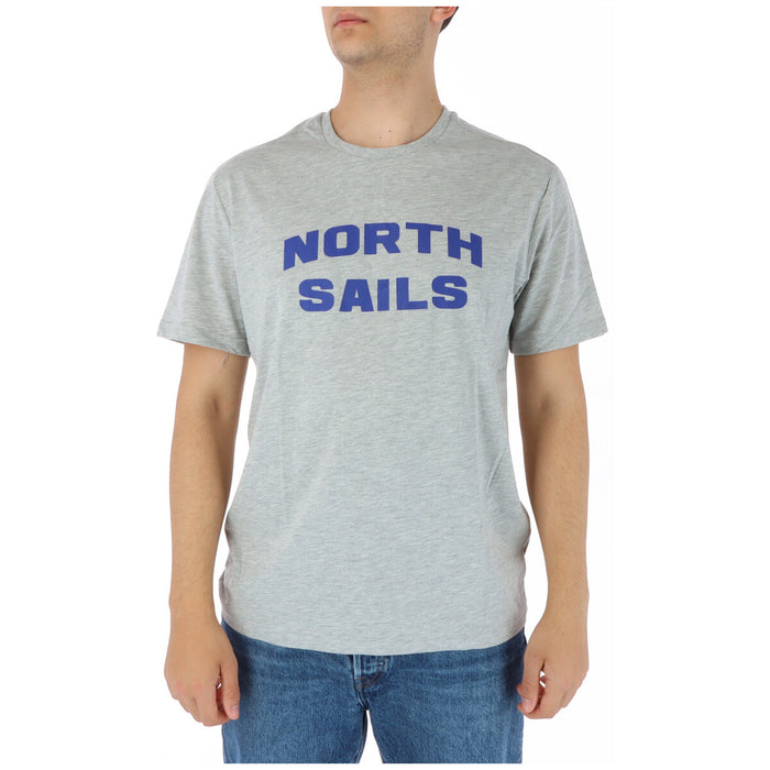 Image 5 : Vue d'ensemble du t-shirt North Sails homme blanc à col rond, logo bleu emblématique, tenue décontractée avec jean — Delvale