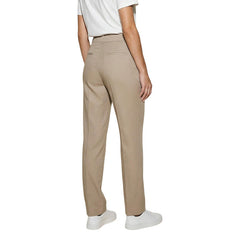 Image 2 : Détail de la ceinture haute boutonnée du pantalon Only femme coupe droite en tissu beige structurant — Delvale