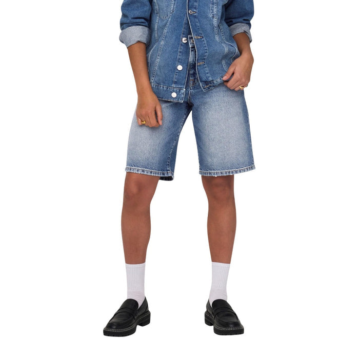 Image 1 : Short Only femme bleu effet usé en coton bio avec fermeture zip — Delvale
