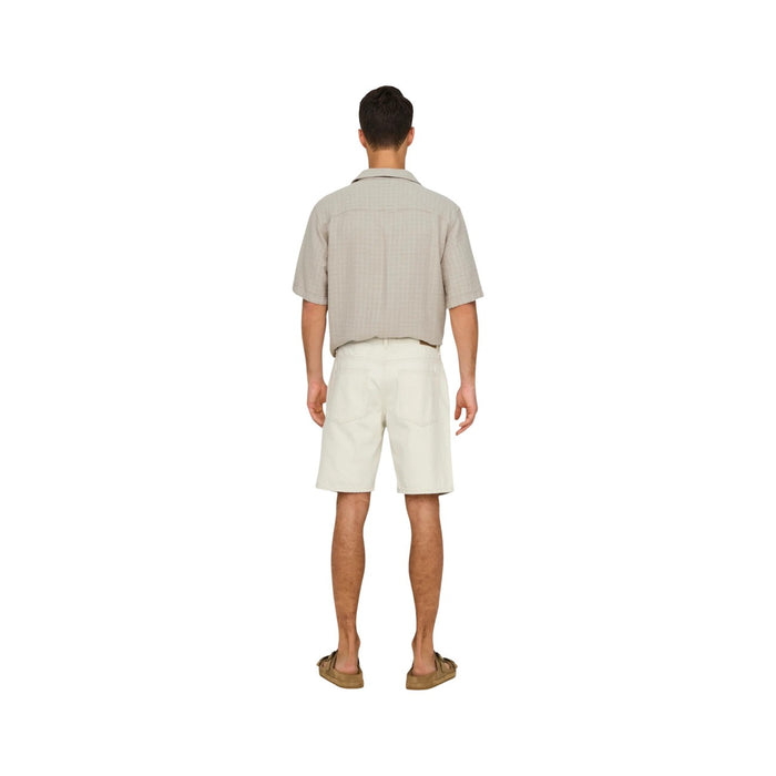 Image 2 : Short jean regular coupe droite Only & Sons teinte écru naturelle, vue de trois quarts — Delvale
