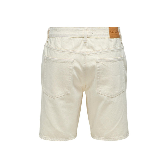 Image 4 : Bermuda pur coton Only & Sons porté avec sandales chunky, look casual estival homme — Delvale