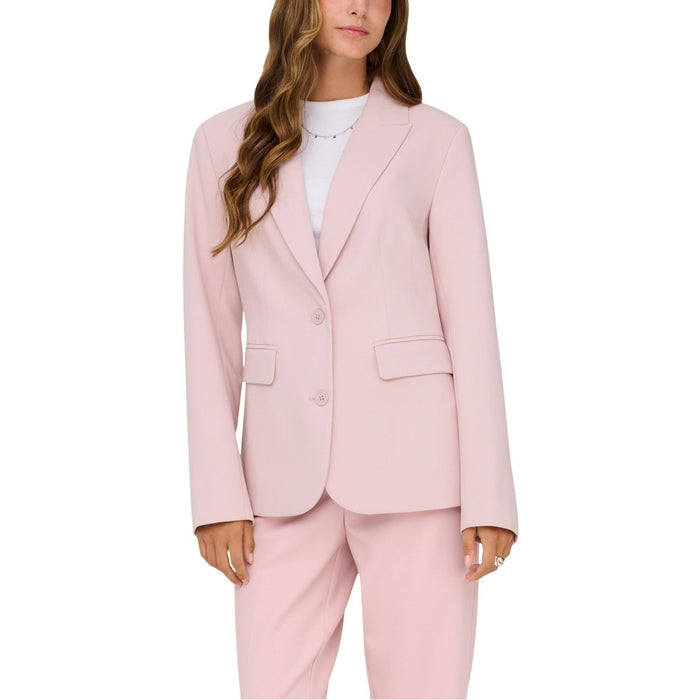 Image 2 : Détail col revers veste rose Only femme, finitions boutonnées sophistiquées — delvale