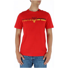 Image 1 : T-shirt Plein Sport homme rouge à manches courtes avec logo tigre imprimé noir et jaune sur la poitrine, porté sur fond blanc — Delvale