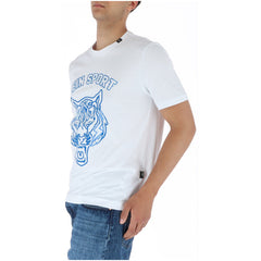 Image 3 : Détail du badge tissé Plein Sport sur la hanche et de l'imprimé tigre bleu sur le t-shirt blanc homme — Delvale