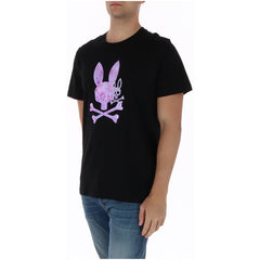 Image 3 : Détail du motif Psycho Bunny skull lapin en impression camouflage rose sur t-shirt noir homme — Delvale