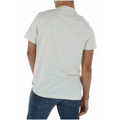 Image 2 : Détail broderie trio de skulls lapins Psycho Bunny rouge, bleu et gris sur t-shirt blanc, vue frontale — Delvale