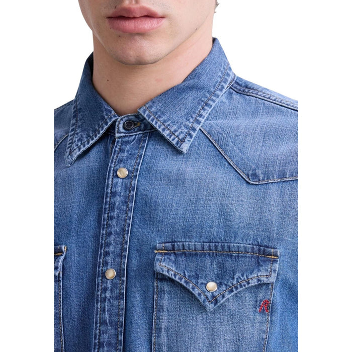 Image 3 : Vue de trois quarts de la chemise en jean Replay western manches longues, finitions surpiqûres et poches en chevron — Delvale