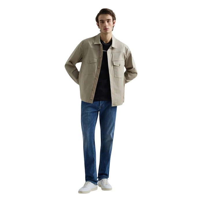 Image 2 : Détail de la coupe droite du jean Replay homme en denim stretch bleu moyen, vue frontale — Delvale