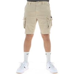Image 4 : Vue de trois quarts du bermuda cargo Superdry homme kaki, badge logo sur la cuisse — Delvale