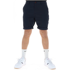 Image 1 : Bermuda chino Superdry homme bleu marine, vue de face portée avec baskets Lacoste blanches — Delvale