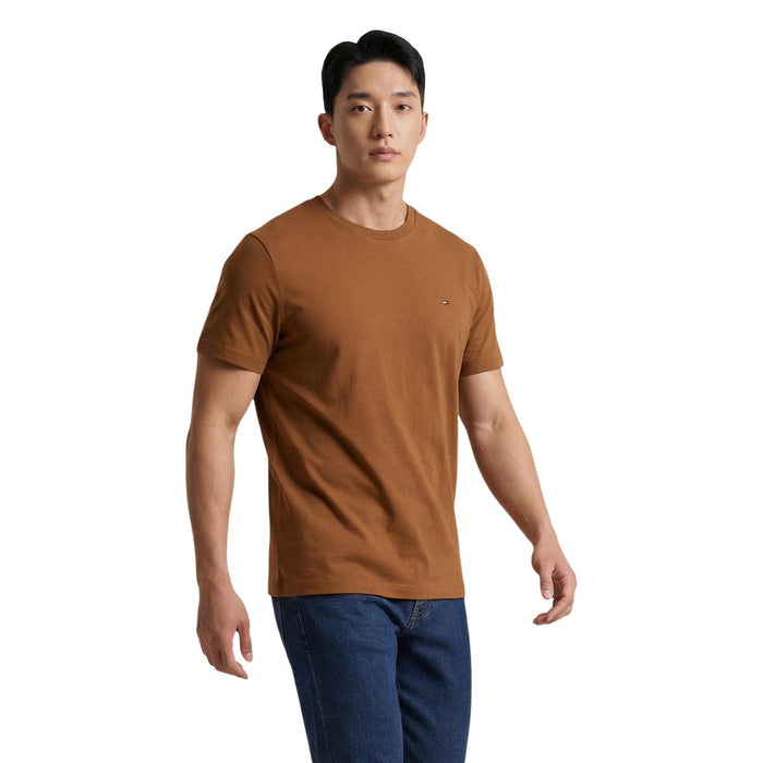 Image 7 : Zoom sur le col rond et la texture coton du t-shirt Tommy Hilfiger vert homme — Delvale