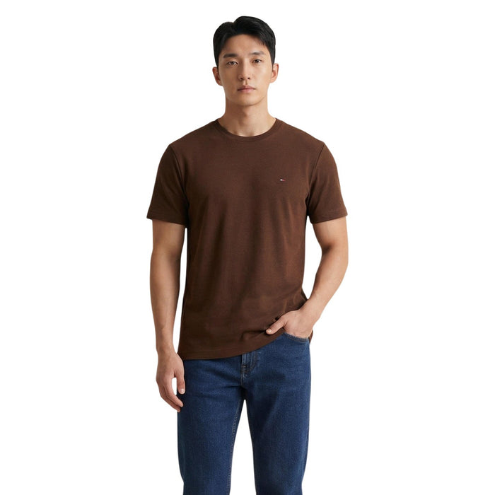 Image 8 : T-shirt Tommy Hilfiger homme vert kaki présenté à plat, basique premium mode masculine — Delvale
