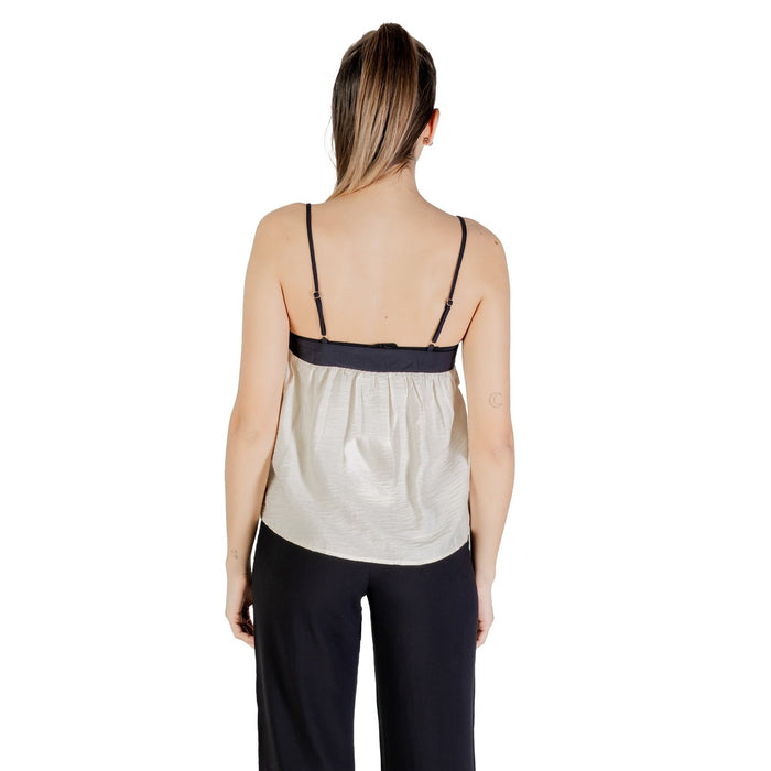 Image 2 : Débardeur Vero Moda femme beige, détail de la coupe fluide — Delvale